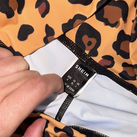 Shein woman’s workout set - Picture 2 of 3